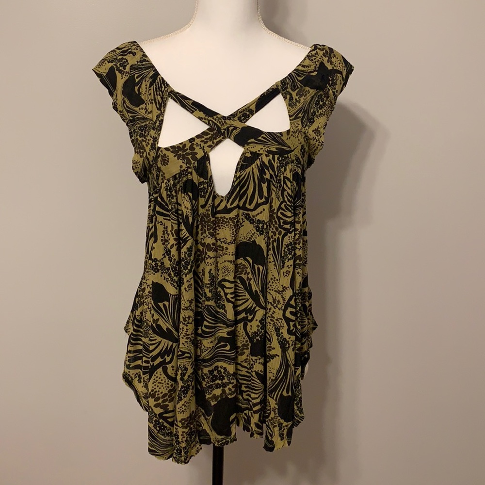 Free People, Fun crisscross neck and back sleeveless flowy top, Medium